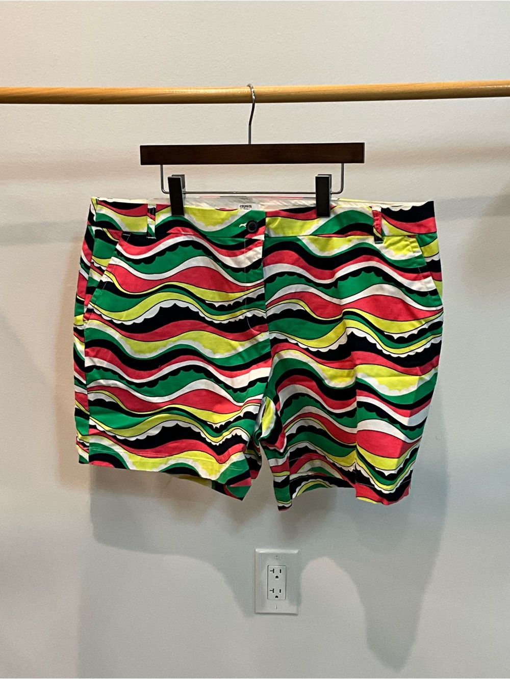 crown & ivy Multicolor Wave-Print Women’s Shorts